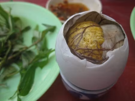 Nhưng với thế giới món ngon này bị xếp vào danh sách những món ăn rùng rợn đáng sợ.