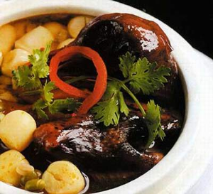 Trứng lộn tiềm thuốc bắc.