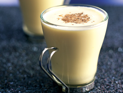 Eggnog (Canada, Hoa Kỳ): Món đồ uống này không xác định rõ được là xuất hiện ở đâu nhưng nó đã trở thành món uống phải có của Giáng sinh tại Canada và Mỹ.