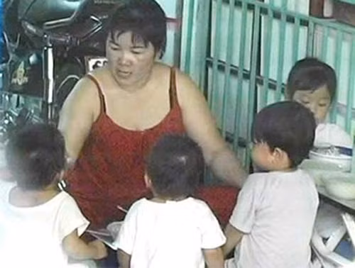 Thực tế, vẫn biết hậu quả của những vụ bạo hành trẻ nhỏ không chỉ ảnh hưởng trước mắt mà còn có những tác động lâu dài nhưng không hiểu vì lý do gì những hành vi bạo hành vẫn tiếp diễn... Những đứa trẻ bị chính cha mẹ, người thân tới bảo mẫu hành hạ một cách dã man bị phát hiện ngày càng nhiều hơn. Hãy cùng xem lại những hình ảnh thương tâm những vết thương thể xác để hiểu bọn trẻ đã phải ghánh chịu nỗi đau không tưởng đến thế nào.