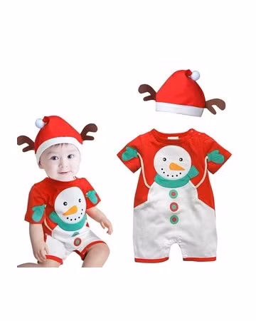 Trong bất kì kiểu trang phục nào bé cũng đều rất dễ thương và đáng yêu.