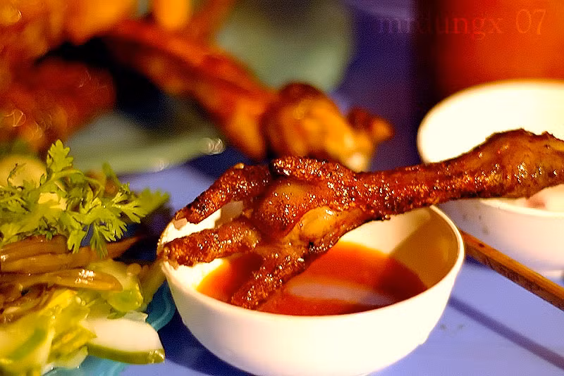 Năm 2012, theo bình chọn của CNN, Hà Nội đã có mặt trong danh sách 10 thành phố có món ăn ngon nhất Châu Á. Trong đó có món gà nướng.