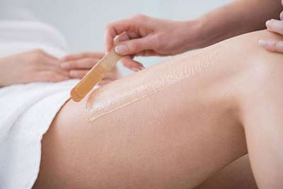 Tránh tẩy lông bằng sáp nóng.