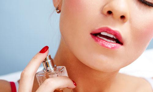 Trong thành phần đại đa số các loại nước hoa được ưa chuộng đều chứa trên chục chất hoá học có thể gây ra các phản ứng phụ, nhất là dị ứng...