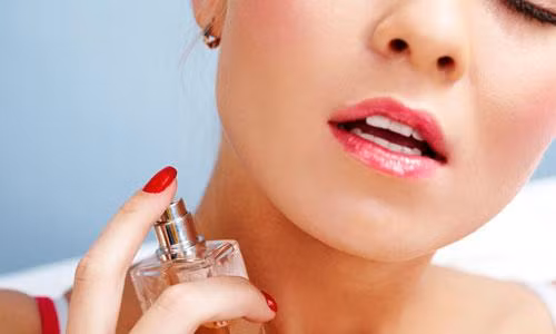 Trong thành phần đại đa số các loại nước hoa được ưa chuộng đều chứa trên chục chất hoá học có thể gây ra các phản ứng phụ, nhất là dị ứng...