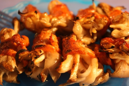 Rồi nấm bọc thịt bò nướng.