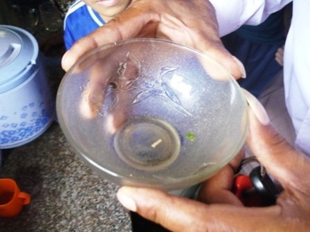 Tới mì tôm có sinh vật lạ ngoe nguẩy