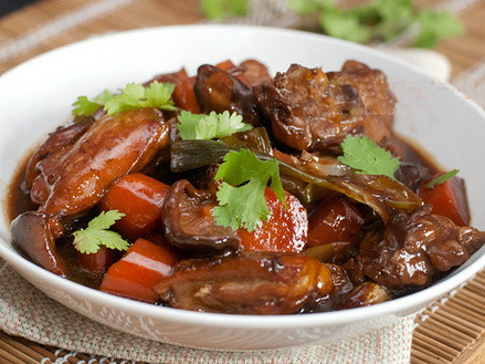 Gà om nấm xì dầu.