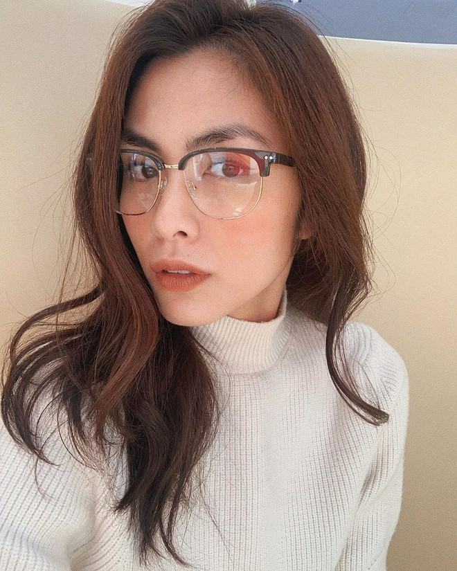 Ở tuổi 34, Hà Tăng vẫn sở hữu nhan sắc xinh đẹp, quý phái. Cô theo đuổi phong cách đơn giản, lịch sự và được nhận xét không thay đổi nhiều so với thời của "Trúc".