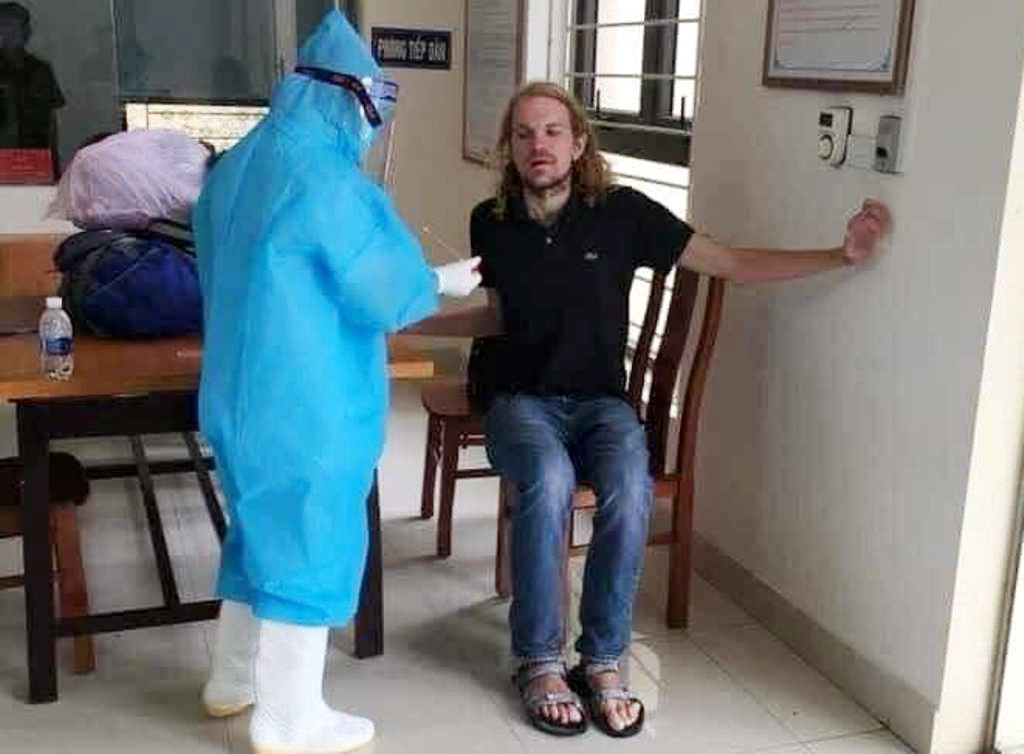 Trốn khỏi khu cách ly, thanh niên Đức đi tàu từ Thanh Hóa ra Hà Nội Tron khoi khu cach ly, thanh nien Duc di tau tu Thanh Hoa ra Ha Noi