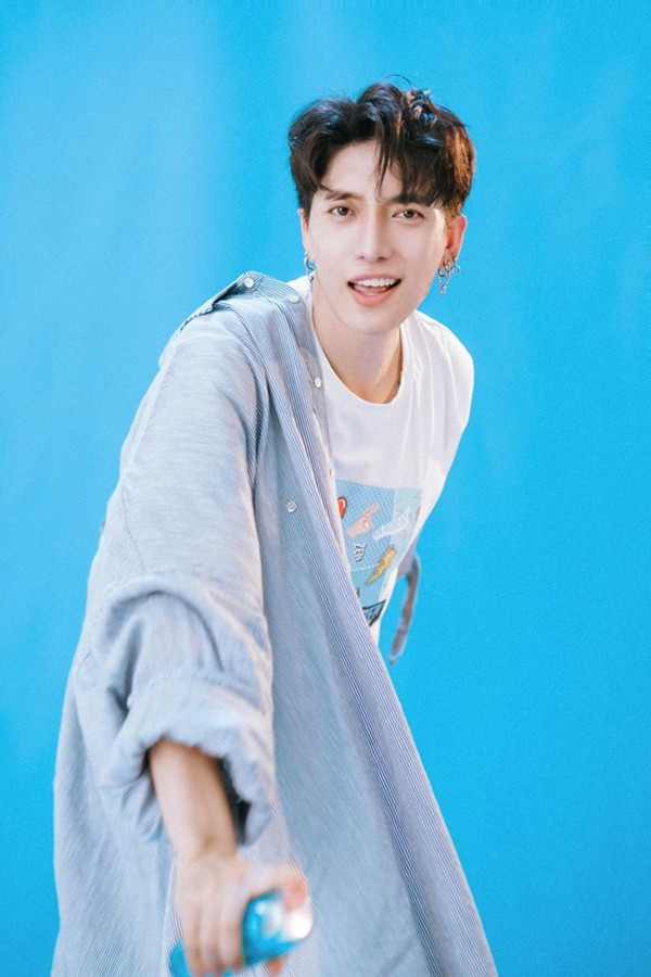 Dong Nhi bo loi chuc mung, Chau Dang Khoa co phan ung gay chu y-Hinh-4