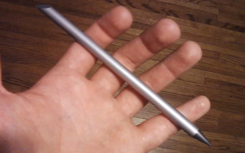 Với bút kim loại không mực Beta, học sinh sẽ không còn gặp cảnh hết mực giữa giờ học, giờ thi; trong khi các nhà sản xuất mực có lẽ phải “khóc thét”vì mất nghề.