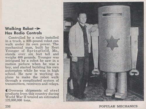 Chú robot đi bộ này (1948) cao 1,8m và nặng gần 200kg, có thể đi lại bằng năng lượng riêng của nó, và được điều khiển bằng sóng vô tuyến.