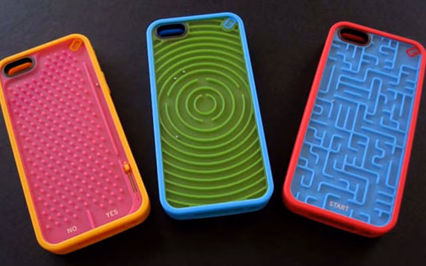 Vỏ iPhone 5S mới nhất – PureGear không chỉ bảo vệ điện thoại của bạn mà còn có trò chơi cho bạn giải trí.