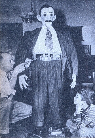 Năm 1949, robot khiêu vũ ra đời với chi phí chế tạo lên tới 100.000 USD và sở hữu đôi bàn tay như thật.