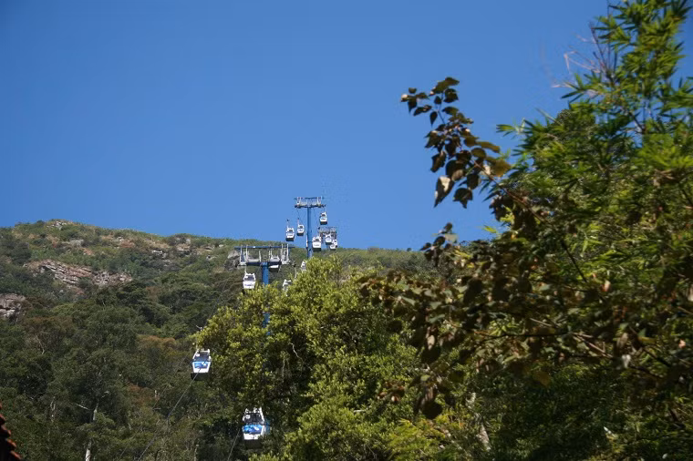 Do miễn phí hệ thống cáp treo nên dù hoạt động hết công suất...