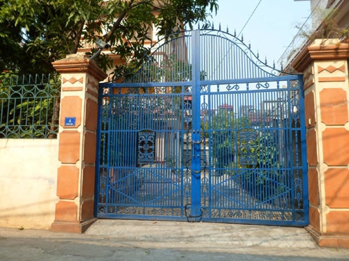 Việc một số cơ quan truyền thông đăng tải hình ảnh chiếc cổng được cho là nhà kiều nữ có làm ảnh hưởng đến chủ căn nhà khi căn nhà này đã được bán?