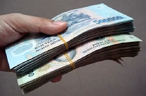 Ngoài việc dùng gậy đánh người, vị Phó giám đốc Sở Tư pháp Phú Yên cũng đã từng bị khai trừ Đảng do việc vay mượn tiền không trả và tổ chức đường dây nhận tiền chạy việc. (Ảnh minh họa)