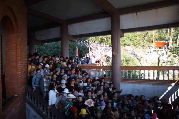 ... cáp treo vẫn bị quá tải.