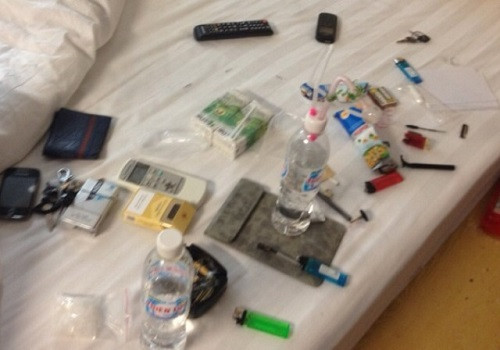 Số tang vật mà Long và Mạnh sử dụng buôn bán ma túy bị cơ quan công an thu giữ.