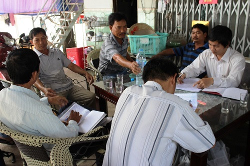 Người dân bức xúc cho rằng, cá chết là do ô nhiễm nguồn nước.