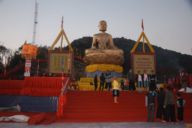 ...nặng 138 tấn, được triển khai từ năm 2009...