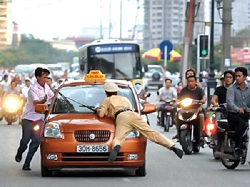 Từ ngày 1/2/2014, trong trường hợp đặc biệt, người thi hành công vụ có quyền nổ súng...