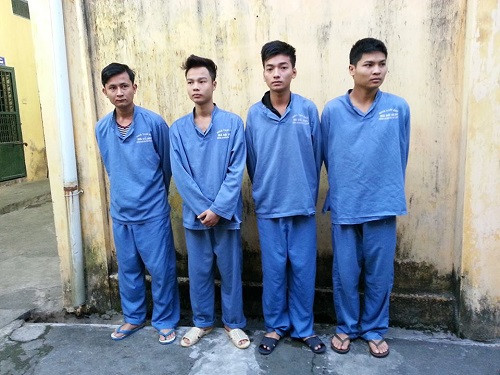 Nguyễn Hữu Nghĩa có 3 tiền án, 1 tiền sự, đã cùng với các đối tượng trên giả danh bảo vệ tại bến xe Nam Thăng Long để chèn ép, thu tiền khống của hành khách.