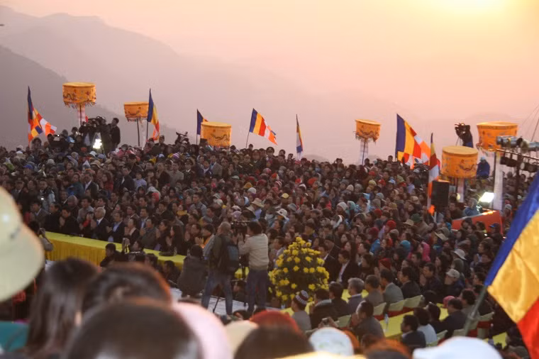 Biển người trên đỉnh An Kỳ Sinh.