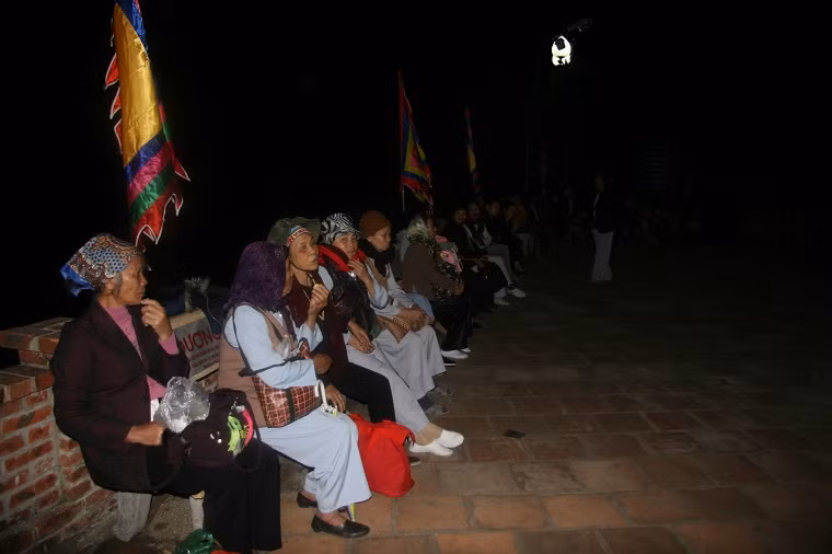 Nhiều khách thập phương không quản ngại đường xa đã về với đất Phật linh thiêng