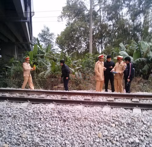 Lực lượng chức năng đã có mặt tại hiện trường ngay khi xảy ra vụ việc.