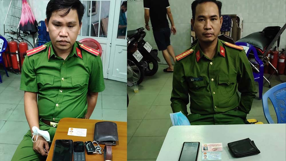 Gia can bo Bo Cong an nua dem den nha dan doc lenh bat nguoi