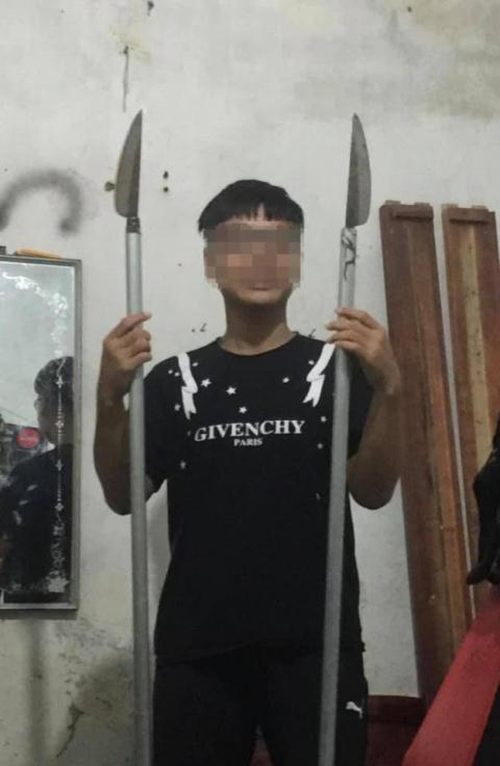 Cam dao 'phong lon' tan cong CA giai cuu dong bon-Hinh-2