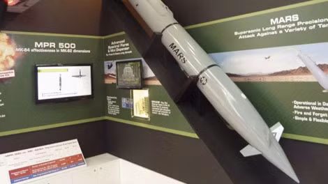 Đạn tên lửa tầm xa Mars trưng bày tại MSPO 2013.