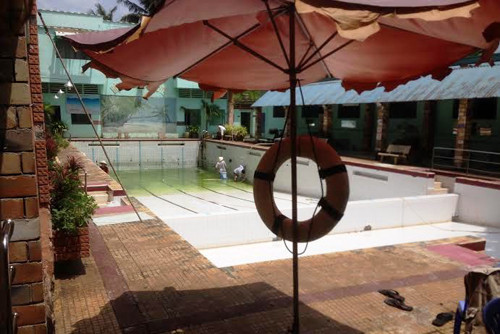 Hồ bơi Quốc tế đang tạm thời ngưng hoạt động sau tai nạn đuối nước làm 2 sinh viên tử vong.