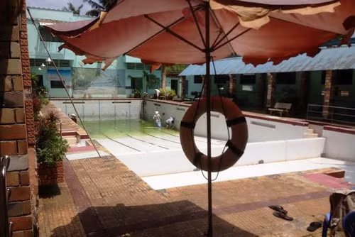 Hồ bơi Quốc tế đang tạm thời ngưng hoạt động sau tai nạn đuối nước làm 2 sinh viên tử vong.