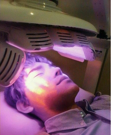 Hoàn tất quá trình kiểm tra khuôn mặt lần cuối trước khi xuất viện.