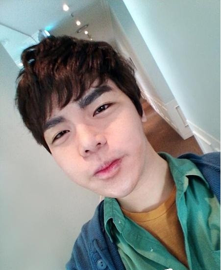 Khó có thể nhận ra anh chàng này chính là người trong bức ảnh đầu.