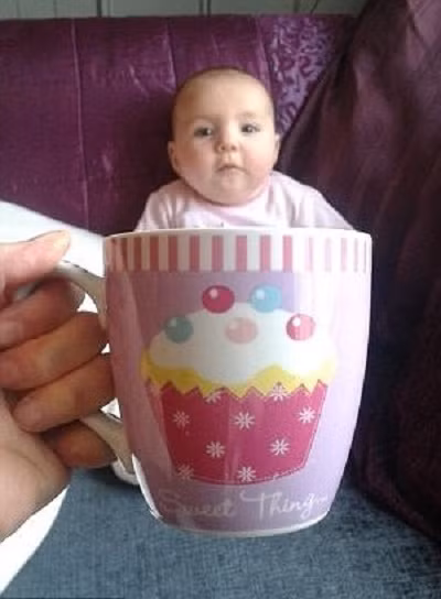 ...hoặc in hình nét mặt các cầu thủ trẻ, trong đó có cả hình những nụ cười, nháy mắt hay cau mày,…