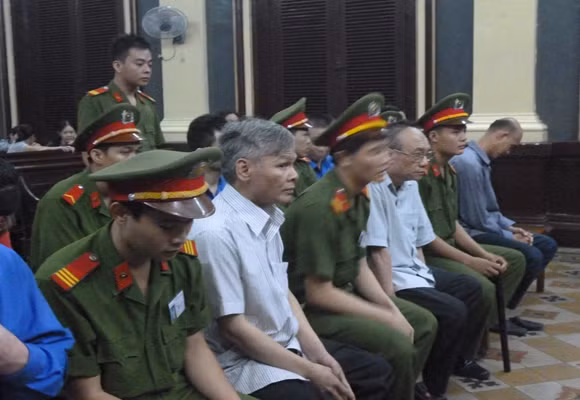 Bị cáo Vũ Quốc Hảo trả lời thẩm vấn trước HĐXX.