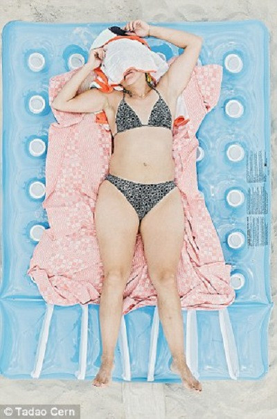 Tác giả bộ ảnh cho biết: "tôi cảm thấy đây là những khoảnh khắc tuyệt vời nhất, bình yên nhất khi con người thư giãn".