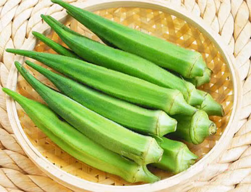 Quả đậu bắp. Ngoài những chất dinh dưỡng cực tốt như protein và dầu chứa trong nó thì hạt đậu bắp còn có tryptophan - chất giúp bé ngủ ngon và sâu hơn. Thời điểm bé ăn dặm hoặc ăn cơm, cha mẹ có thể bổ sung vào bữa ăn cho bé nhà mình loại thực vật này.