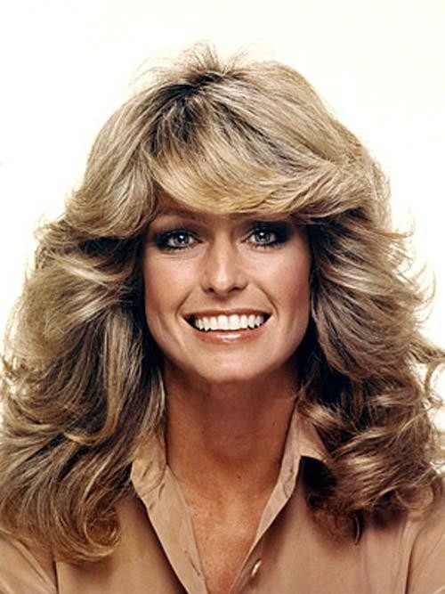 1970: Farrah Fawcett. Da rám nắng, mắt phủ lớp nhũ lấp lánh và nụ cười bừng sáng, thần thái khỏe mạnh, mái tóc bồng uốn lọn... đó là tất cả những gì một cô gái của thập niên 70 mơ ước