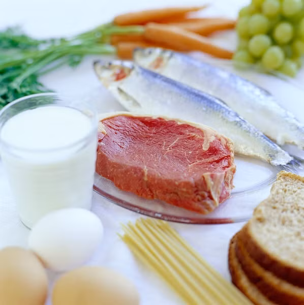 Mang bầu đôi, cần bồi bổ nhiều hơn. Phụ nữ mang thai đôi được khuyên nên bổ sung thêm axit folic để giúp ngăn ngừa dị tật bẩm sinh. Chị em cần nhớ bổ sung đủ 1mg axit folic mỗi ngày với mẹ mang thai đôi và 0,4mg mỗi ngày với mẹ mang thai đơn.