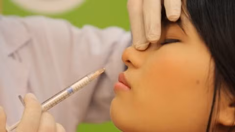 Với những hạn chế trên, sự “thoái trào” của nâng mũi phẫu thuật được xem là tất yếu. Điều này cũng đồng nghĩa với việc nâng mũi không phẫu thuật trở thành xu hướng mới được các tín đồ làm đẹp ưa chuộng. Đây là phương pháp làm đẹp mang lại cho khách hàng sự tin tưởng và an toàn tuyệt đối, khắc phục triệt để các nhược điểm của kỹ thuật nâng mũi cũ.