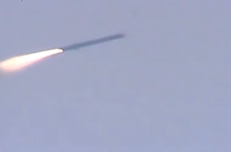 Tên lửa Nirbhay có tải trọng 450kg, có thể mang đầu nổ thường hoặc đầu đạn hạt nhân công suất 12kT.