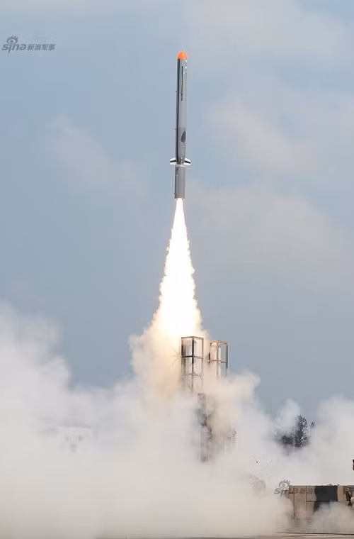 Truyền thông Ấn Độ và thế giới mới đây rầm rộ đưa tin, Ấn Độ thực hiện bắn thử thành công tên lửa hành trình tầm xa Nirbhay vào ngày 14/10. Tên lửa rời thao trường bắn thử ở Balasore (bang Odissa) vào lúc 10h05 giờ địa phương, sau 1 tiếng 10 phút, tên lửa đạt khoảng cách tới 1.000km.