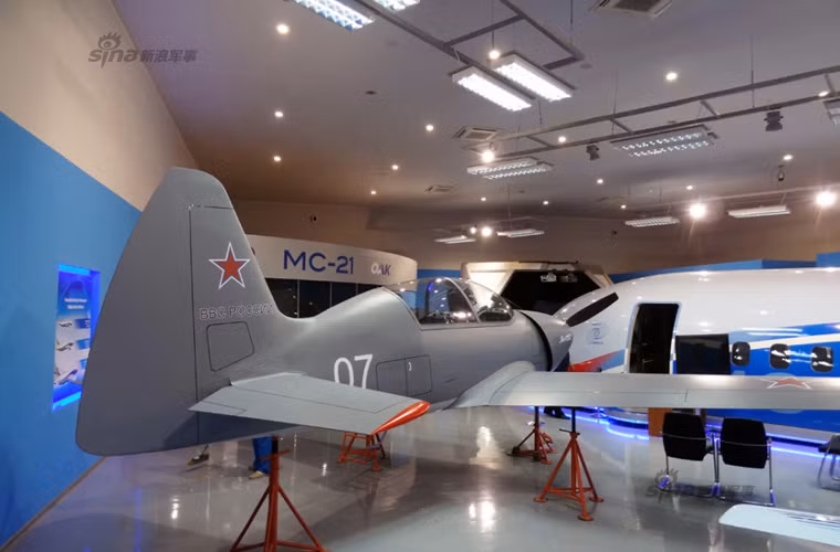 Theo nhà sản xuất, việc lắp ráp 4 mẫu thử Yak-152 đã bắt đầu từ tháng 9/2014, dự kiến việc chuyển giao để bay thử sẽ được thực hiện vào tháng 10/2015. Yak-152 sẽ có tuổi thọ phục vụ lên tới 30 năm.