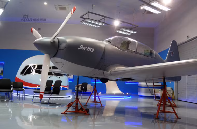 Trọng lượng cất cánh tối đa của máy bay khoảng 1,32 tấn, tải trọng nhiên liệu 200kg.