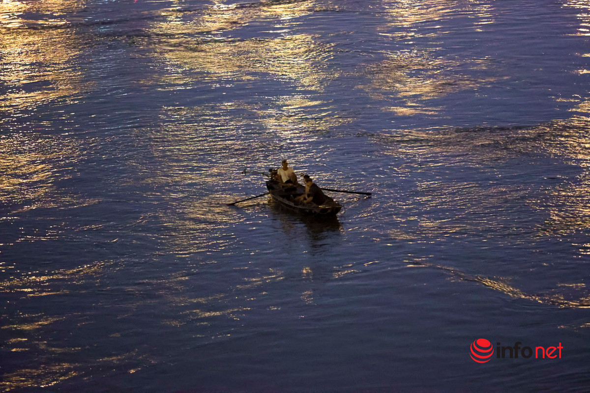 Hà Nội: Đôi nam nữ nhảy cầu Long Biên, hàng chục người tìm kiếm xuyên đêm ảnh 5